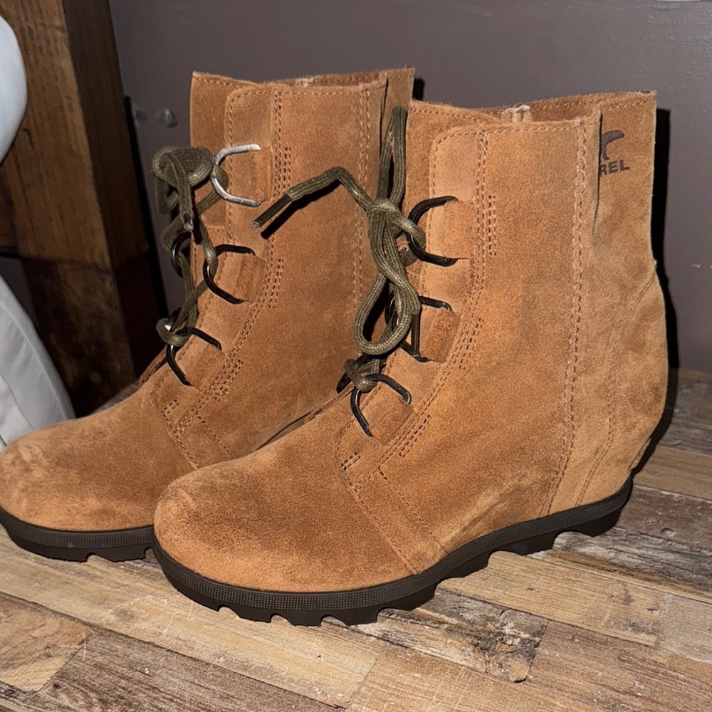 Sorel Women's Tan Suede Wedge Boots
